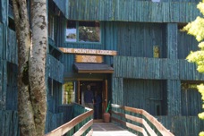 07b Mountain Lodge entrance